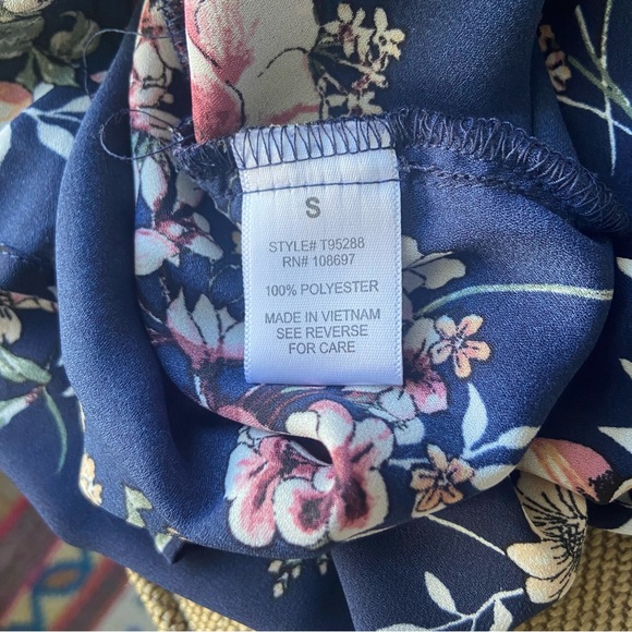 aliceblue Floral Semi Sheer Blouse with Bell Sleeves and Ruffle Hemline Small - Picture 7 of 7